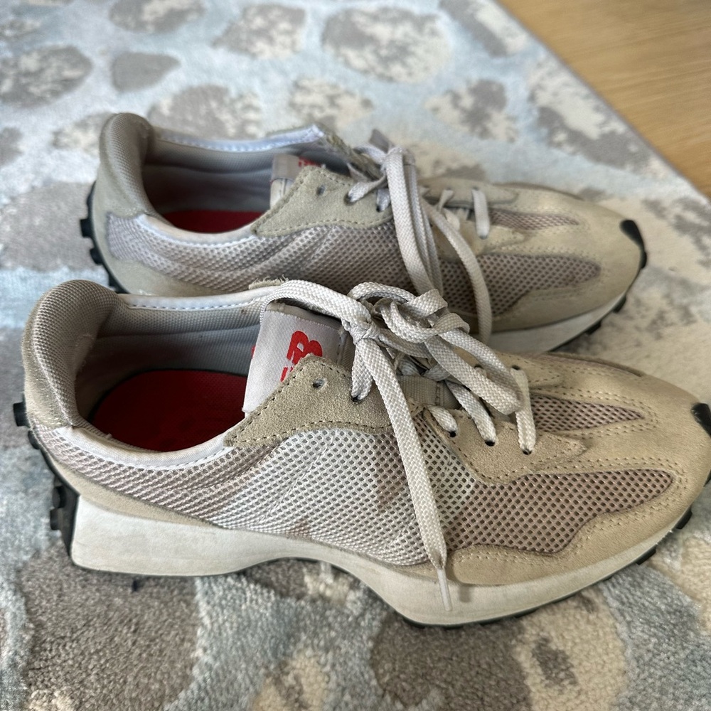 Beige New Balance women’s  327 Sneakers